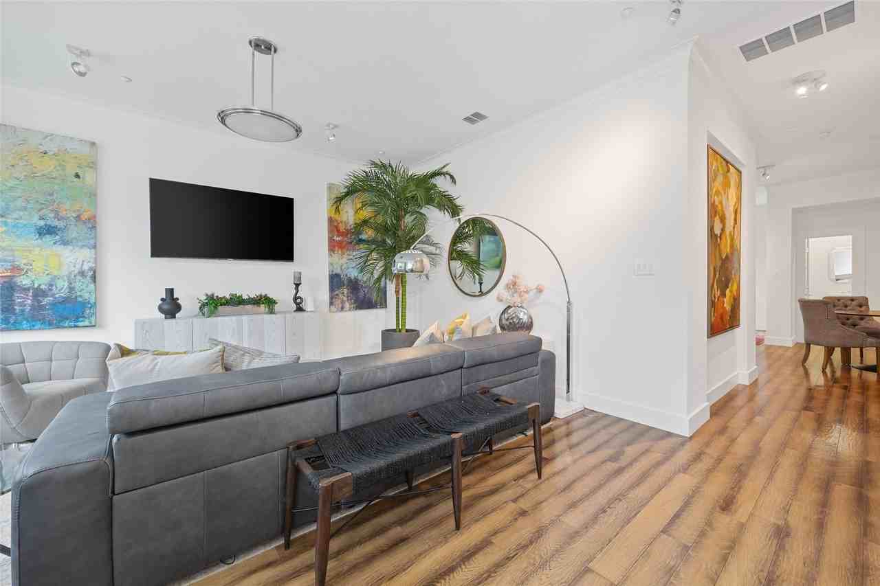 4312 Mckinney Ave #4 - Photo 2 of 34