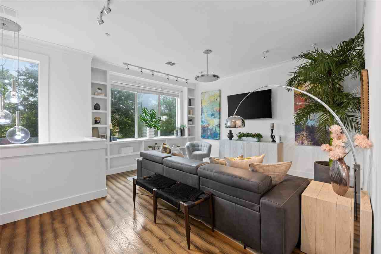 4312 Mckinney Ave #4 - Photo 4 of 34