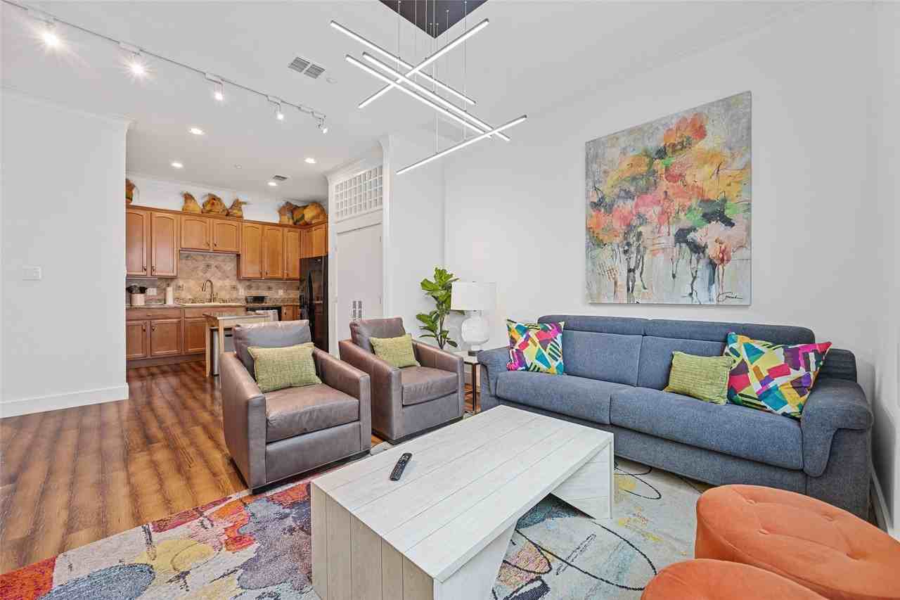 4312 Mckinney Ave #4 - Photo 5 of 34