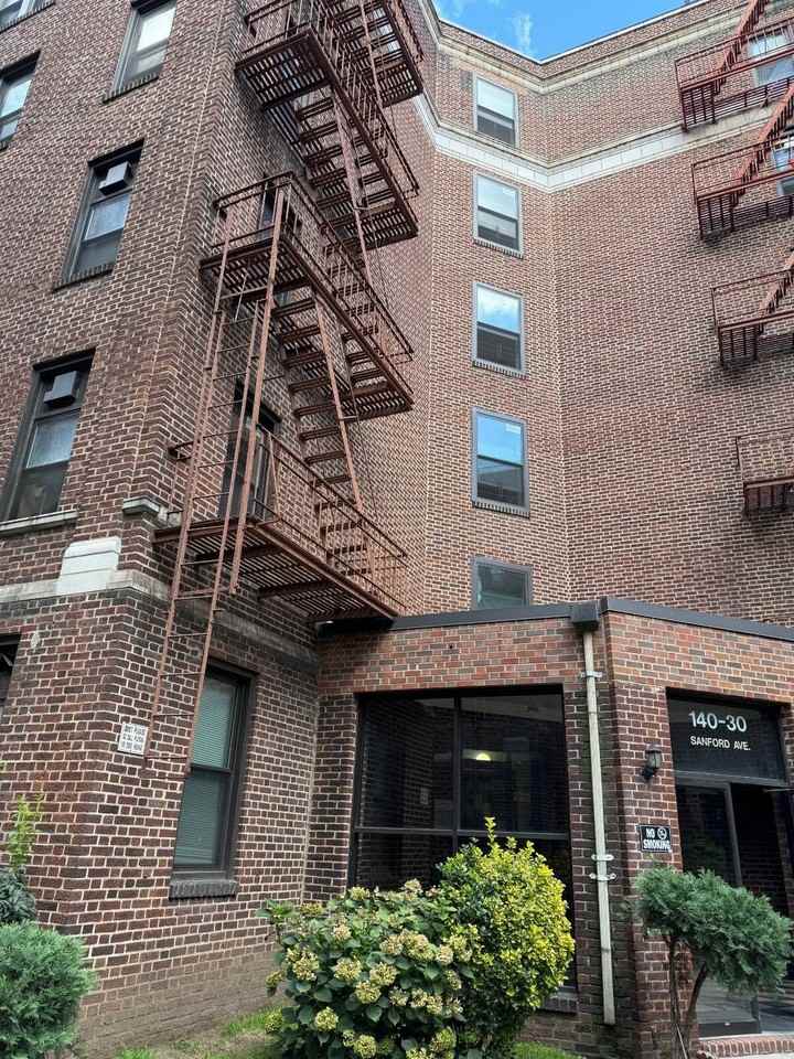 14030 Sanford Ave #5B - Photo 2 of 7