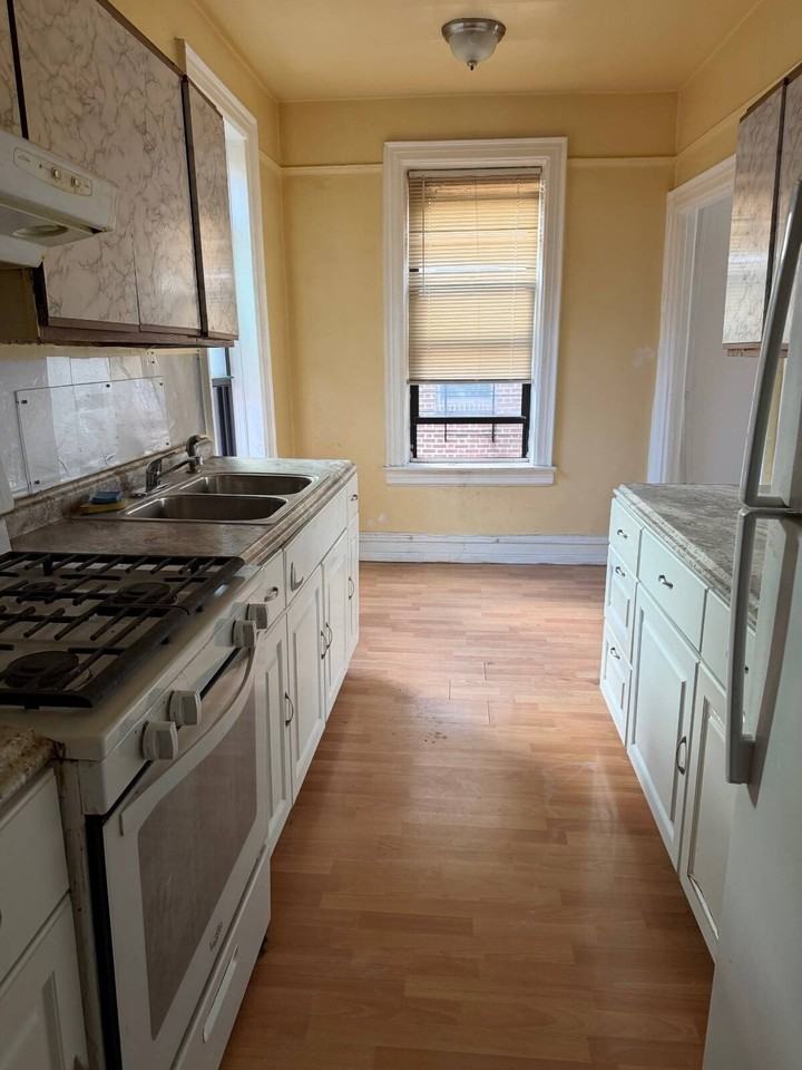 14030 Sanford Ave #5B - Photo 6 of 7