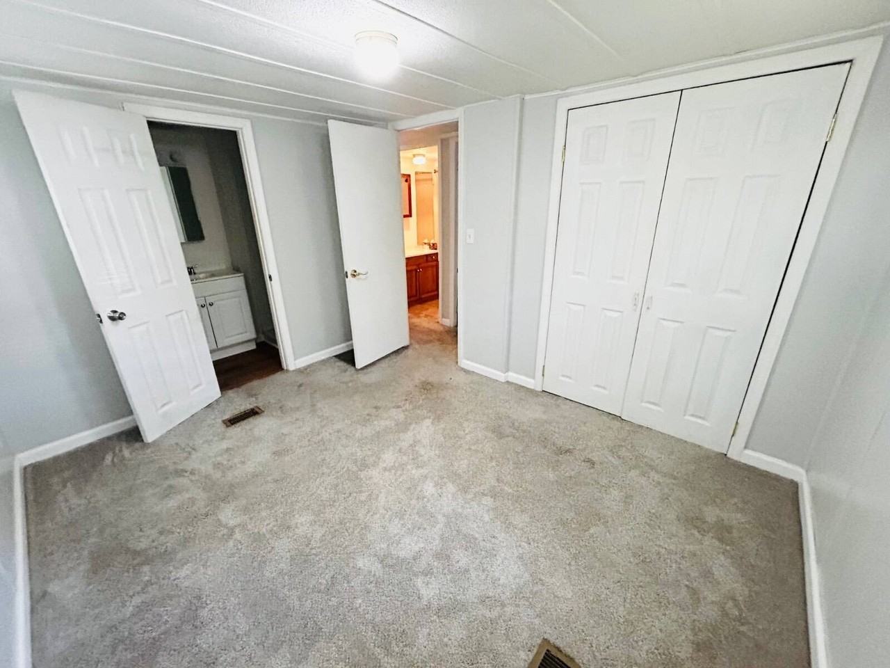 1603 Michigan Ave - Photo 4 of 12