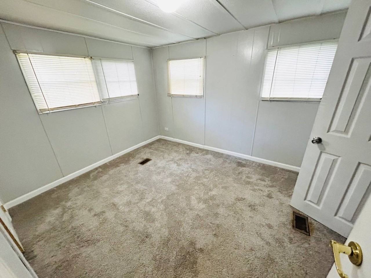 1603 Michigan Ave - Photo 6 of 12