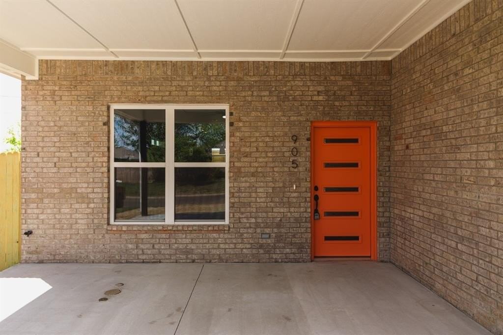 905 S Howard Ave - Photo 2 of 24