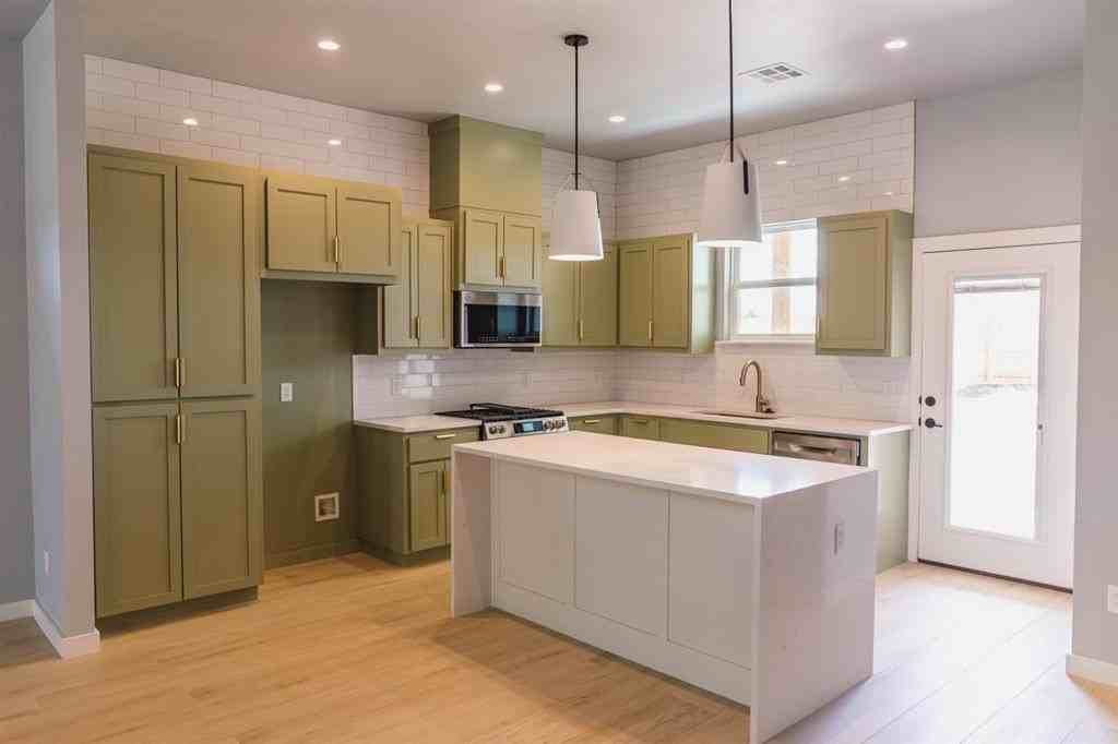 905 S Howard Ave - Photo 4 of 24