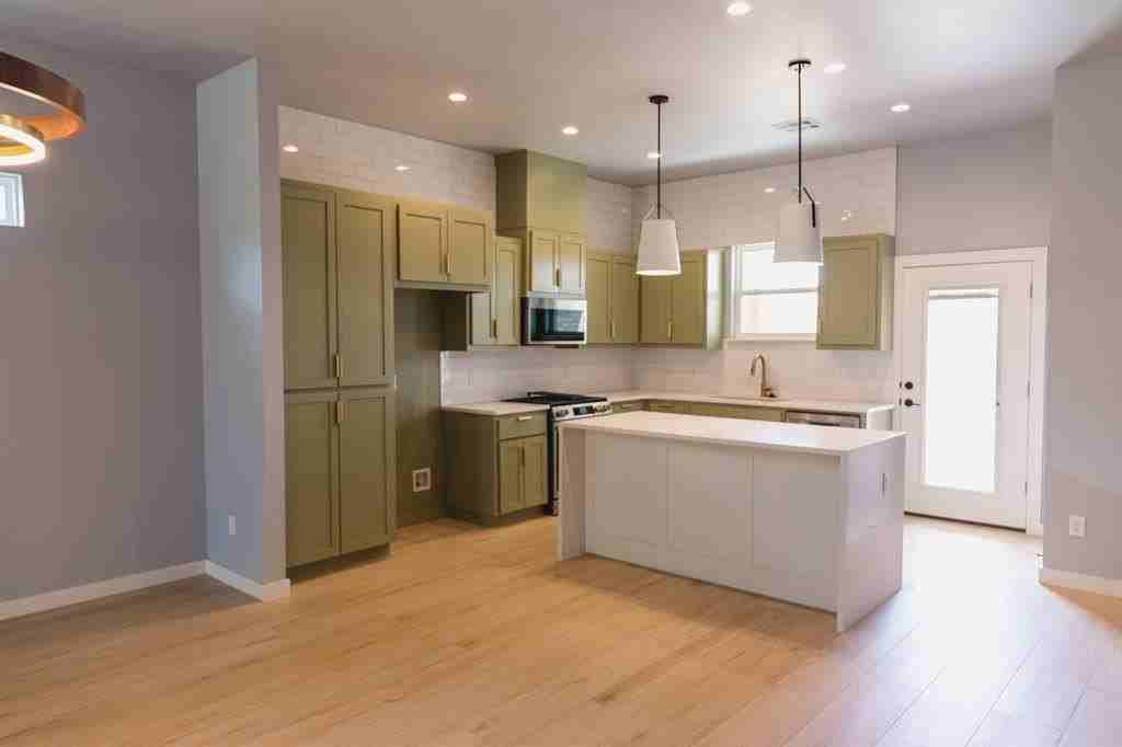 905 S Howard Ave - Photo 7 of 24
