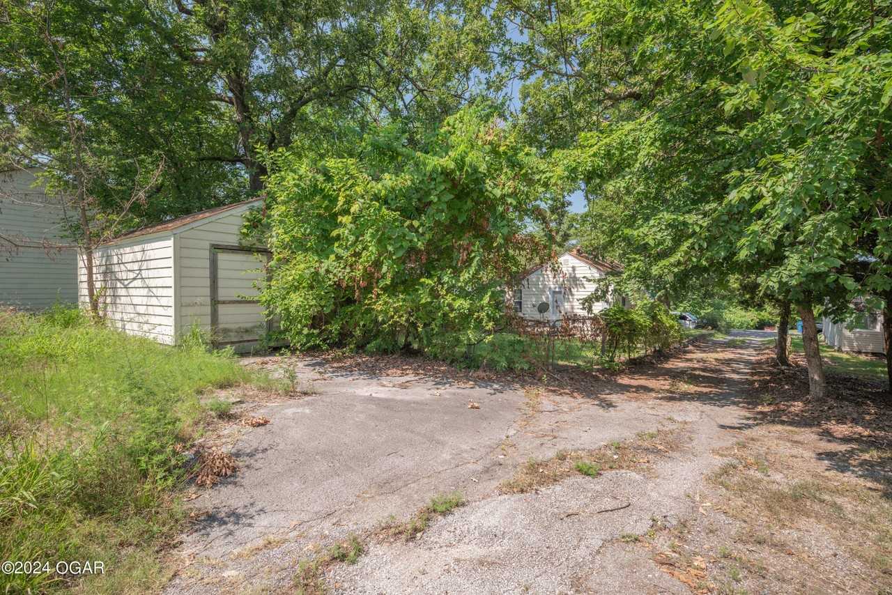 3217 S Pearl Ave - Photo 2 of 16