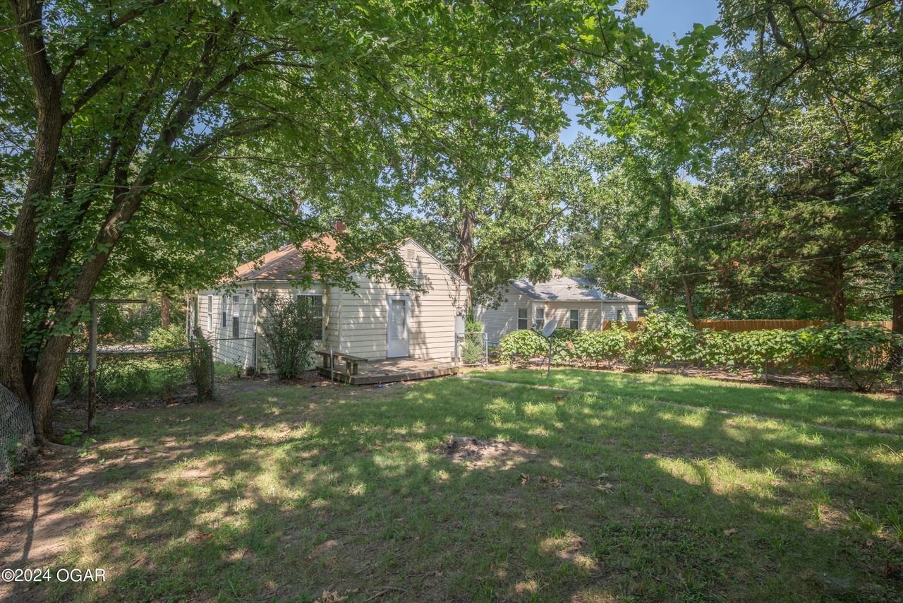 3217 S Pearl Ave - Photo 3 of 16