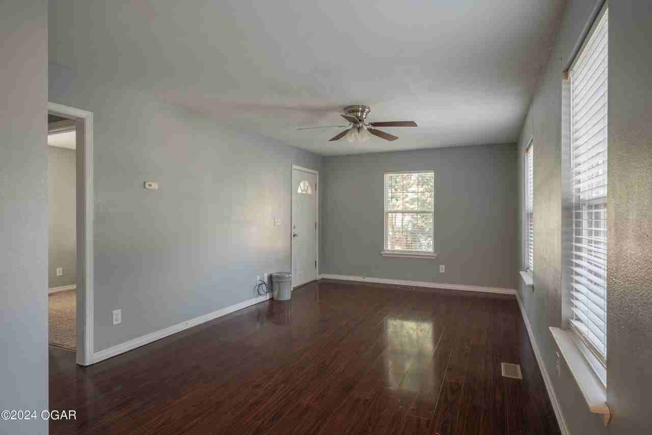 3217 S Pearl Ave - Photo 5 of 16