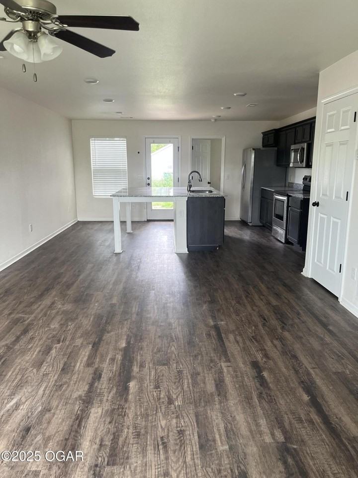 1604 Central St - Photo 2 of 16
