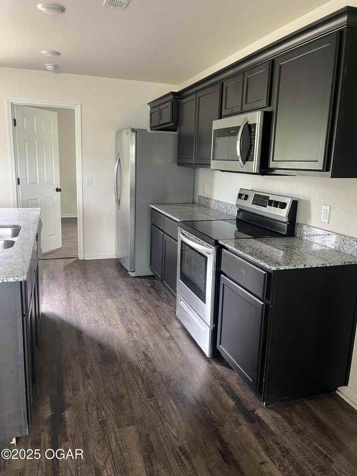 1604 Central St - Photo 3 of 16