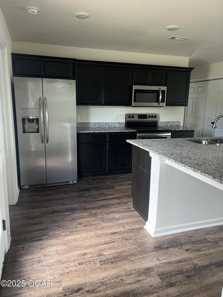 1604 Central St - Photo 5 of 16