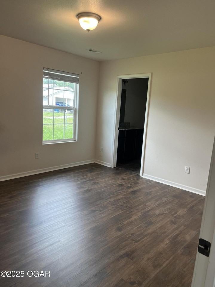 1604 Central St - Photo 7 of 16