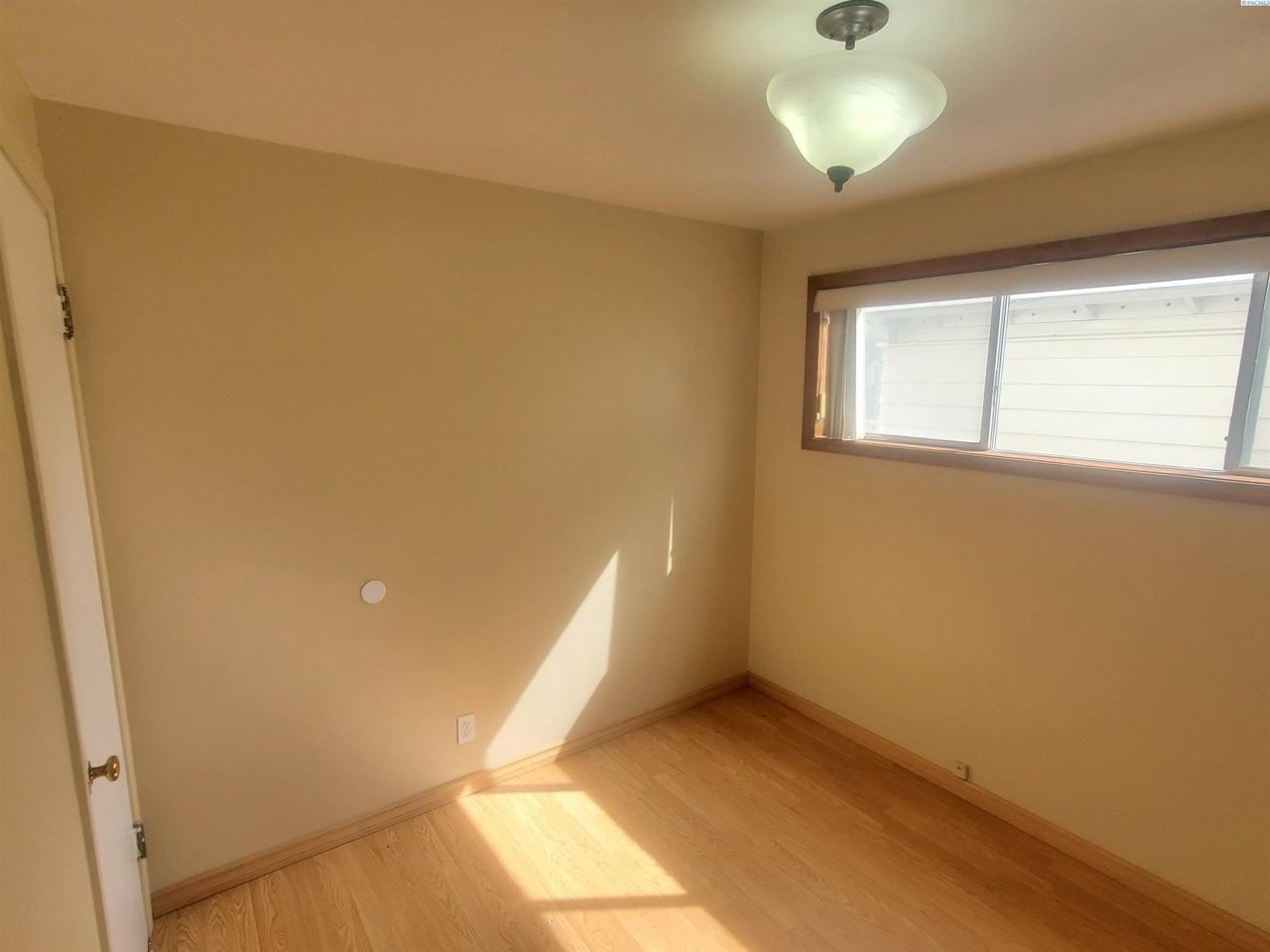 305 S Mayfield St - Photo 4 of 19