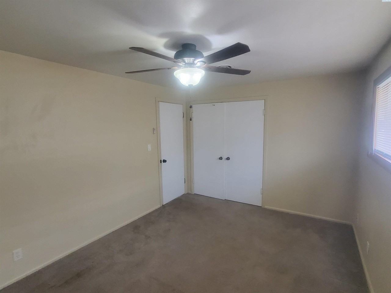 305 S Mayfield St - Photo 6 of 19