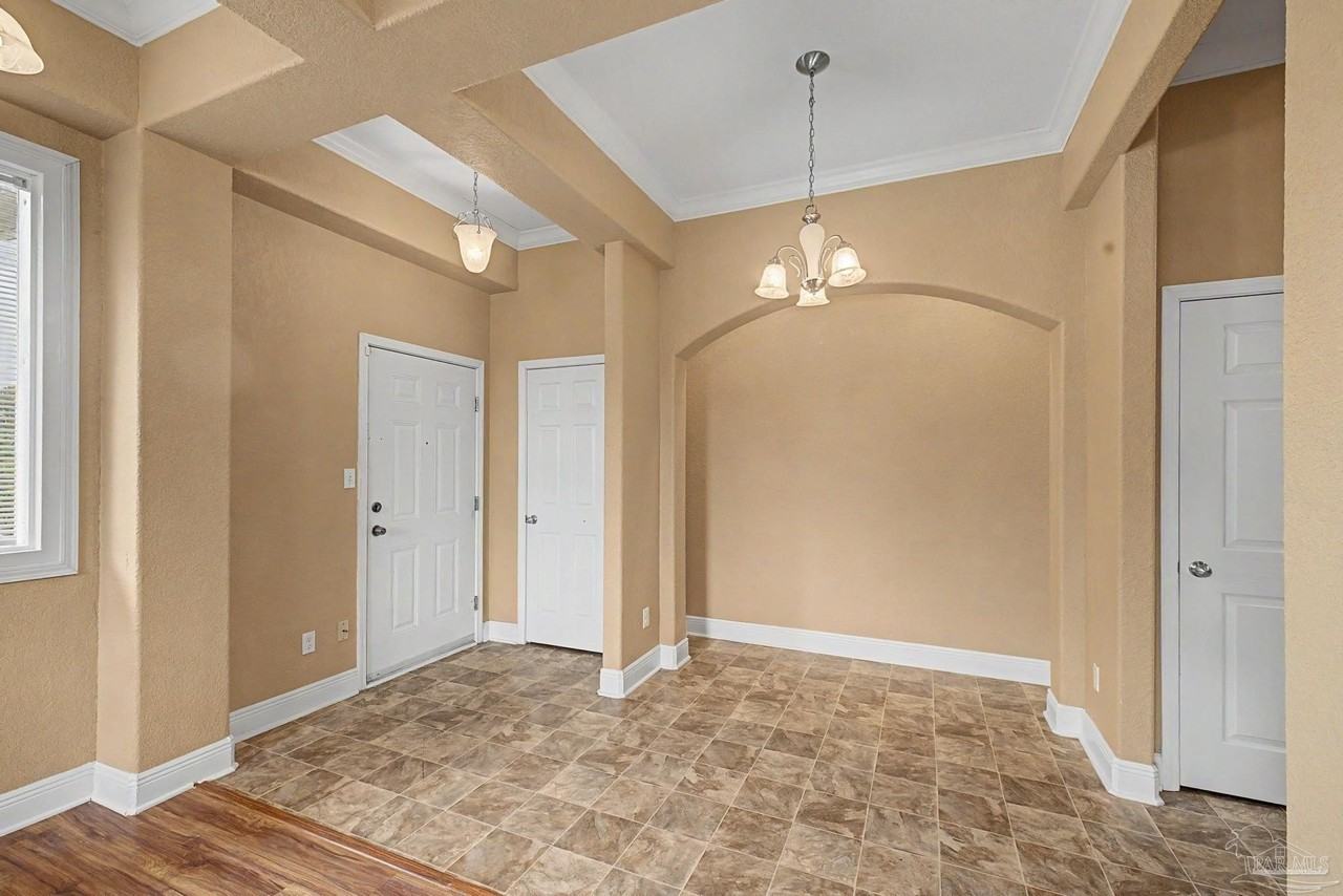 542 S 72nd Ave #D - Photo 3 of 29