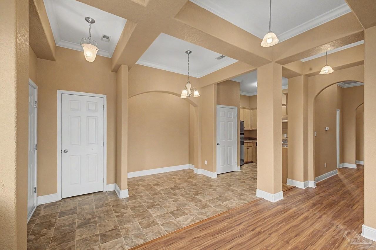 542 S 72nd Ave #D - Photo 4 of 29
