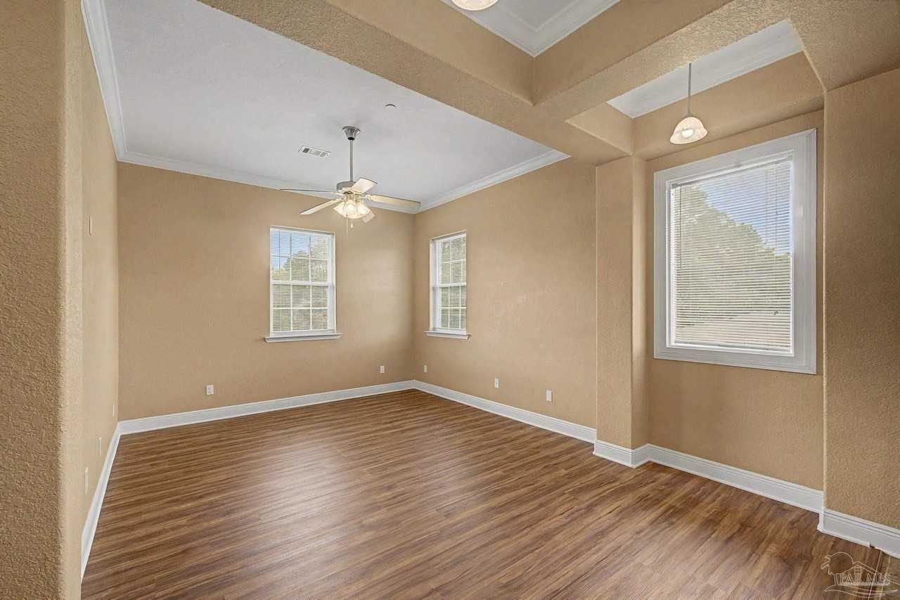 542 S 72nd Ave #D - Photo 6 of 29