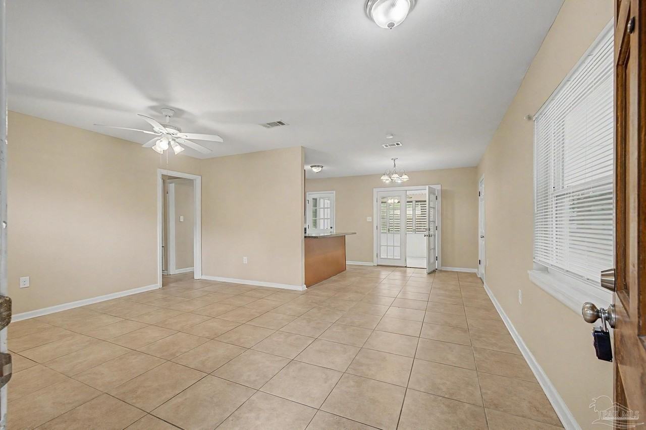560 N 72nd Ave - Photo 2 of 34
