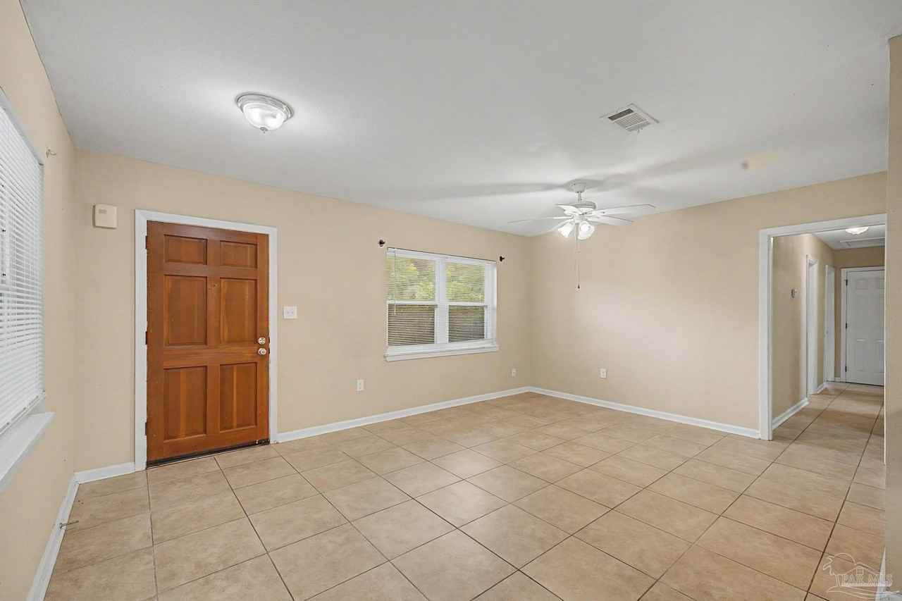 560 N 72nd Ave - Photo 3 of 34
