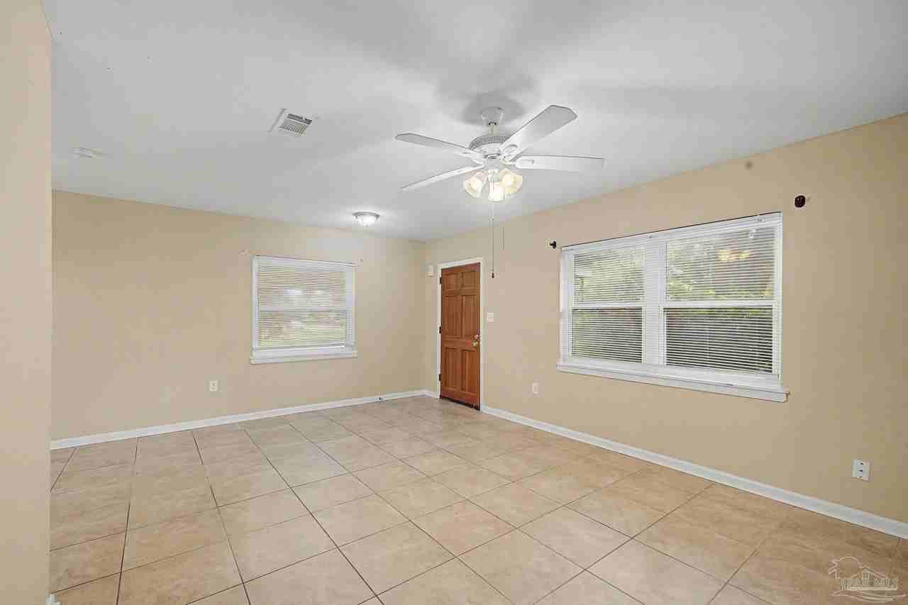 560 N 72nd Ave - Photo 4 of 34