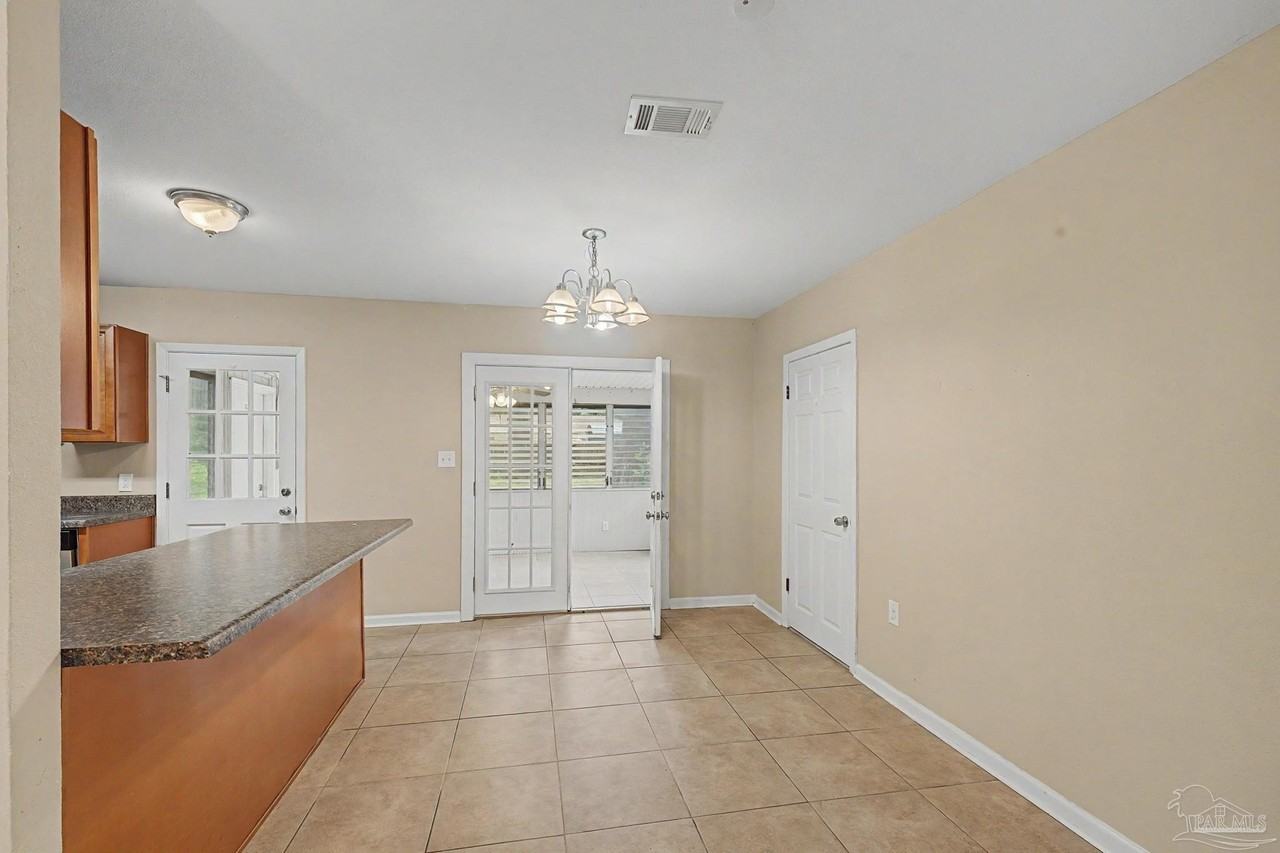 560 N 72nd Ave - Photo 6 of 34
