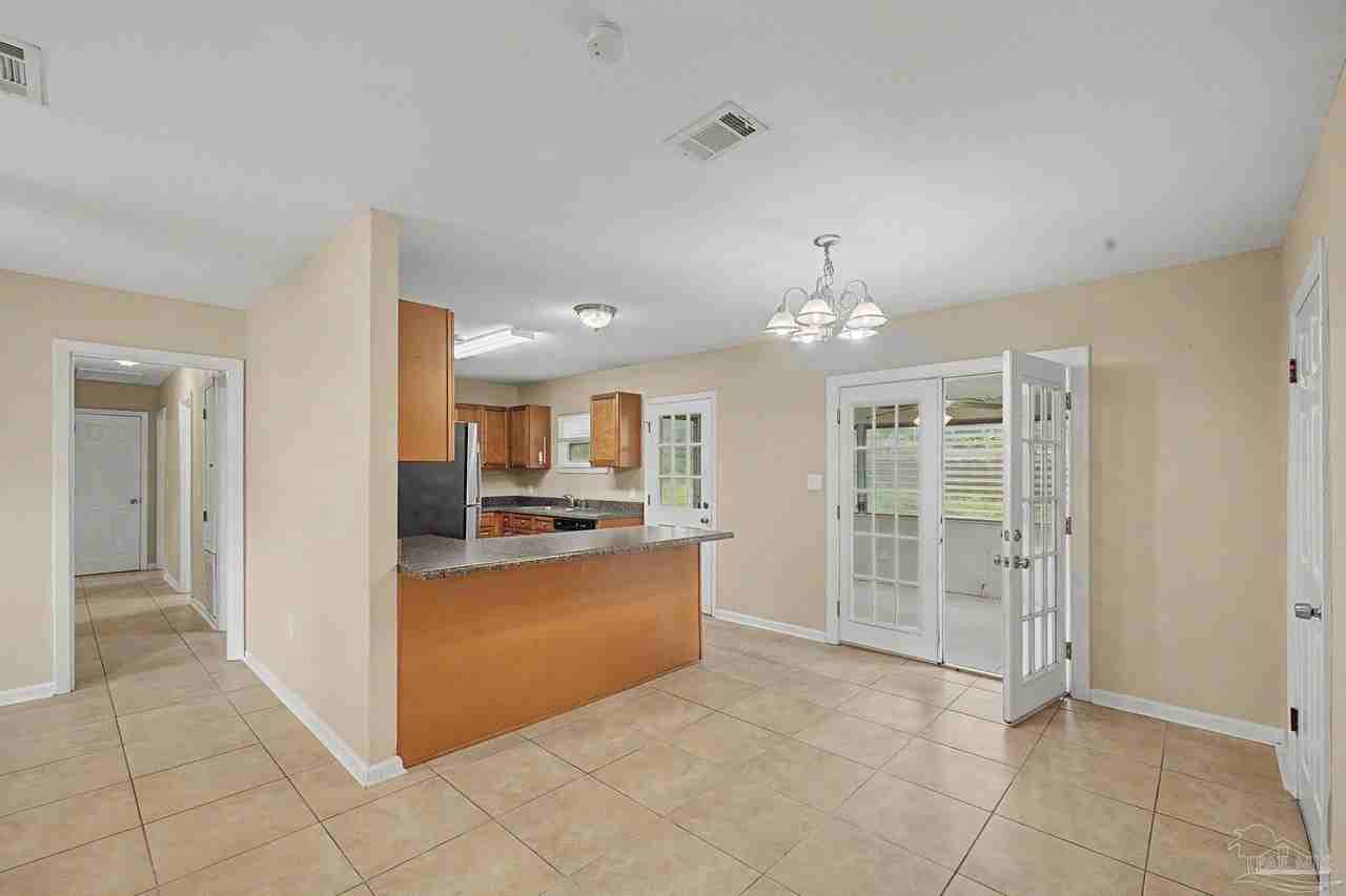 560 N 72nd Ave - Photo 7 of 34