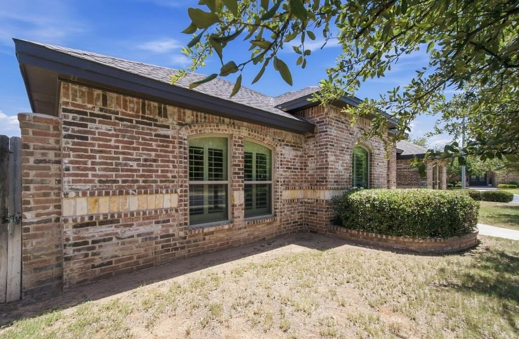 5521 San Clemente Dr - Photo 2 of 50