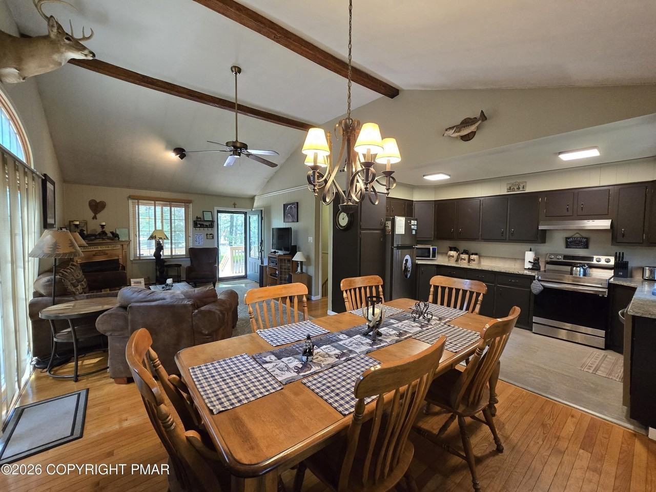 156 Pineknoll Dr - Photo 4 of 36