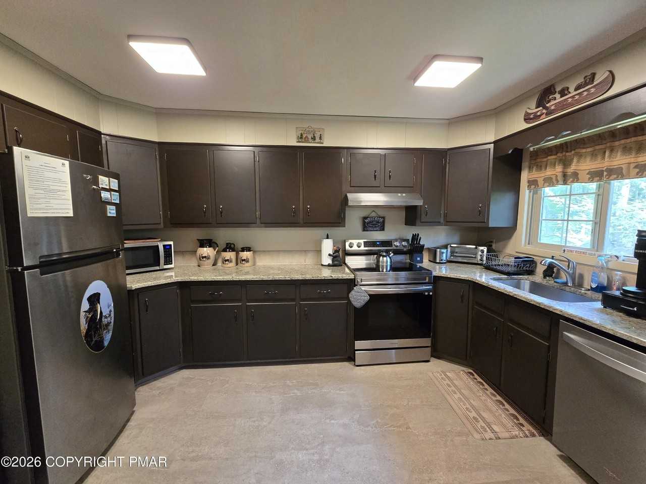 156 Pineknoll Dr - Photo 7 of 36