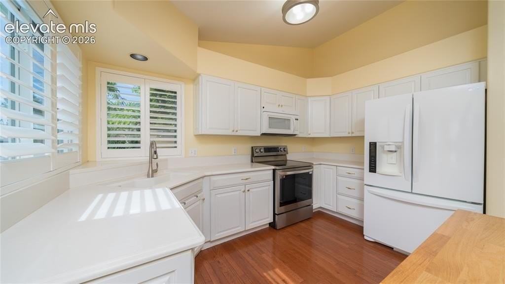 8258 Cooper River Dr - Photo 5 of 24