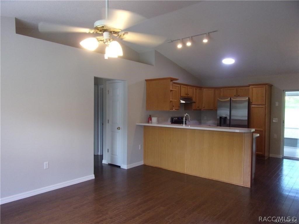 210 Edison St - Photo 4 of 27