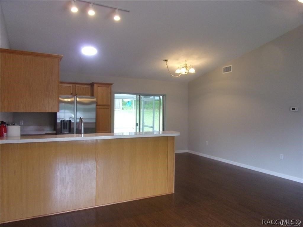 210 Edison St - Photo 5 of 27