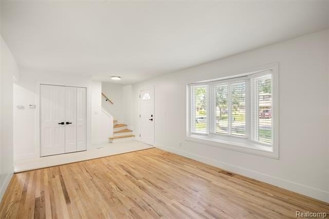 14631 Labelle St - Photo 5 of 25