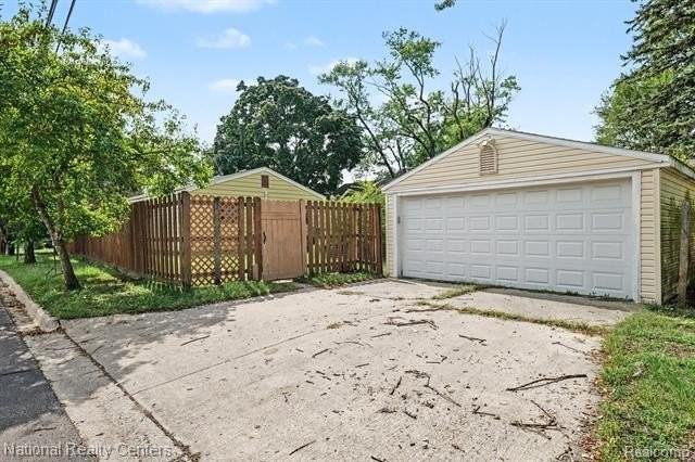 1069 Urbancrest Dr - Photo 2 of 15