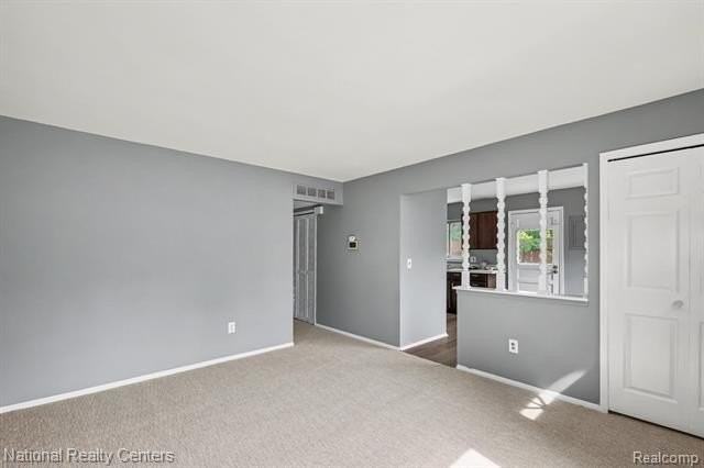 1069 Urbancrest Dr - Photo 4 of 15
