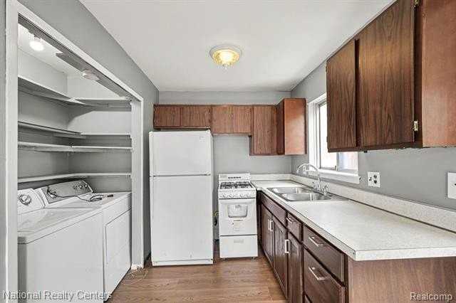 1069 Urbancrest Dr - Photo 5 of 15