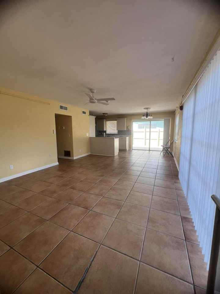 4052 Collin Dr - Photo 4 of 18