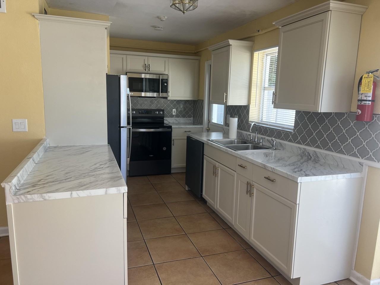 4052 Collin Dr - Photo 6 of 18