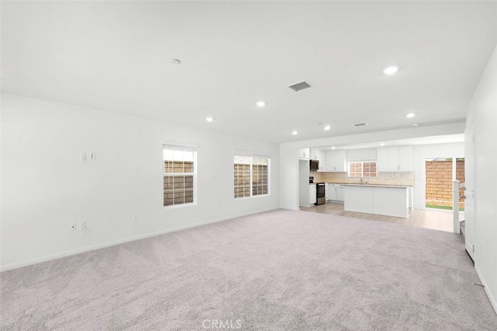 7188 Flourish St - Photo 4 of 39