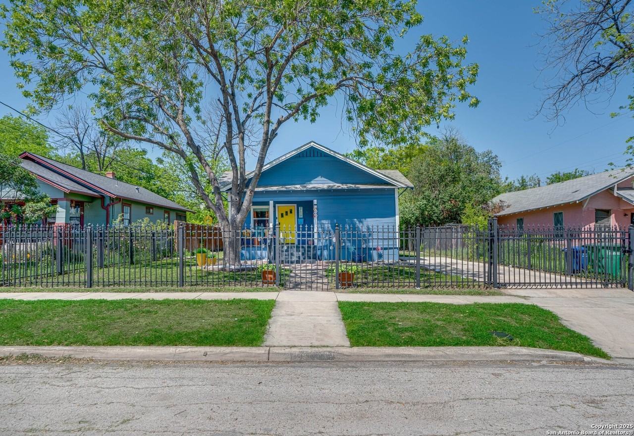 1505 W Craig Pl - Photo 2 of 33