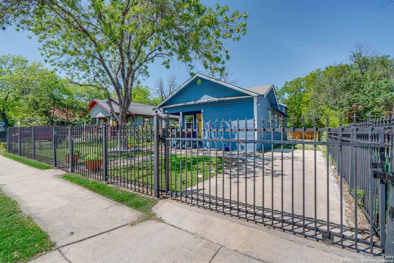1505 W Craig Pl - Photo 3 of 33