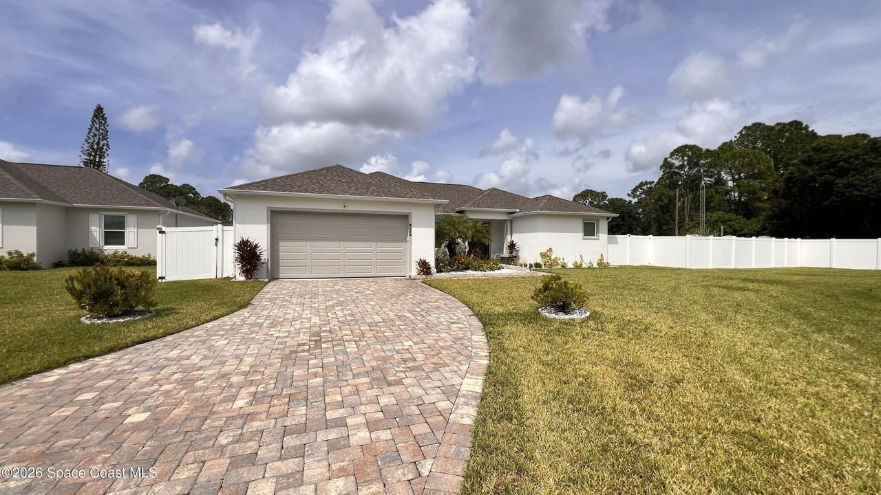 924 Captiva Island Cir Sw - Photo 3 of 23