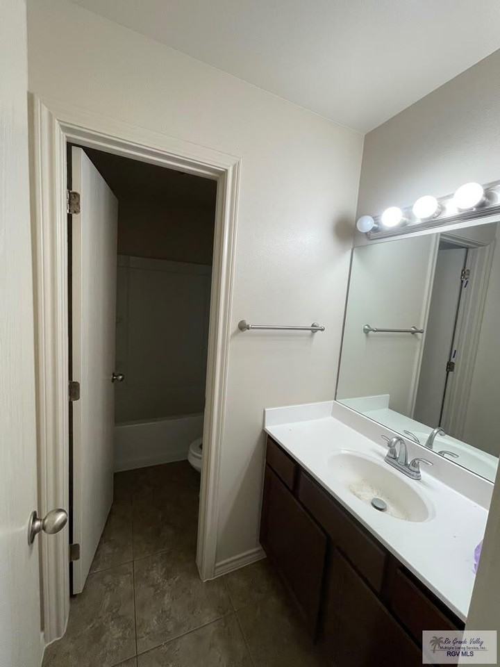 4184 Sabine Ave - Photo 3 of 10