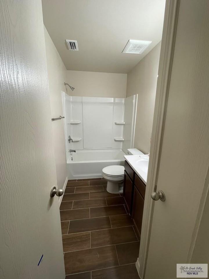 4184 Sabine Ave - Photo 4 of 10