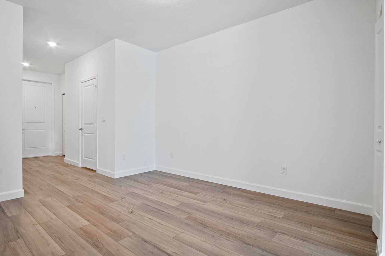 381 Se Crossoak Ln - Photo 6 of 36