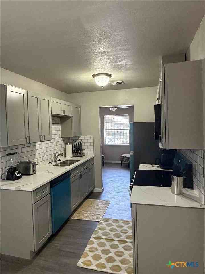 2402 Andover Dr - Photo 2 of 14