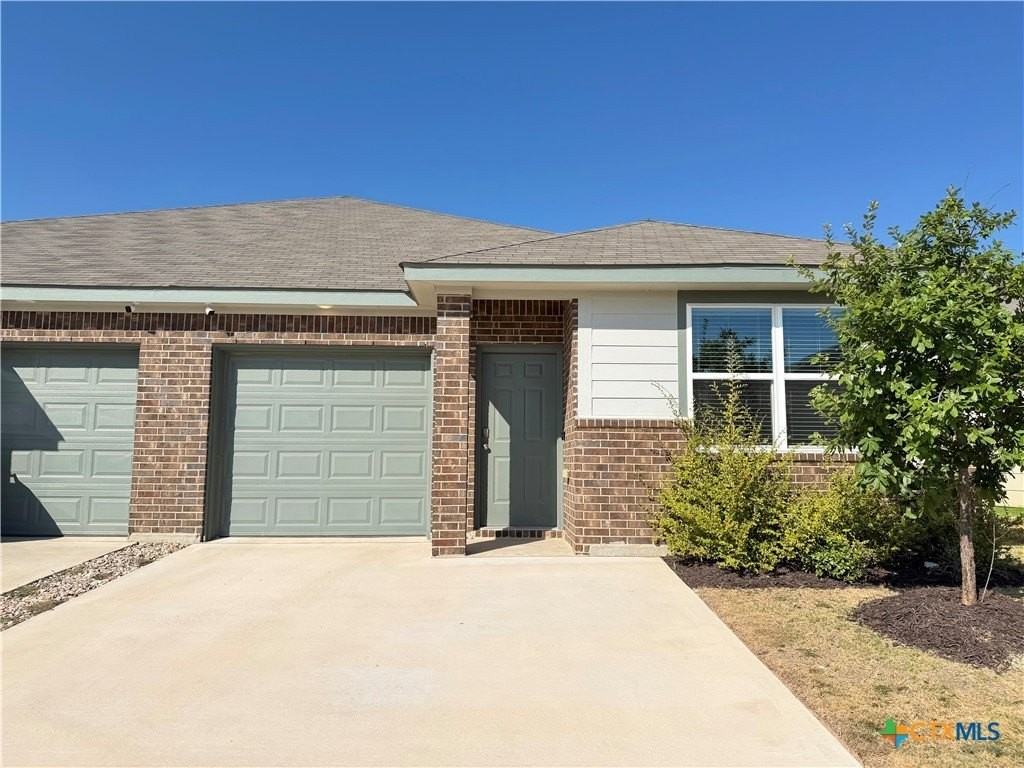 326 Green Valley Dr - Photo 2 of 18