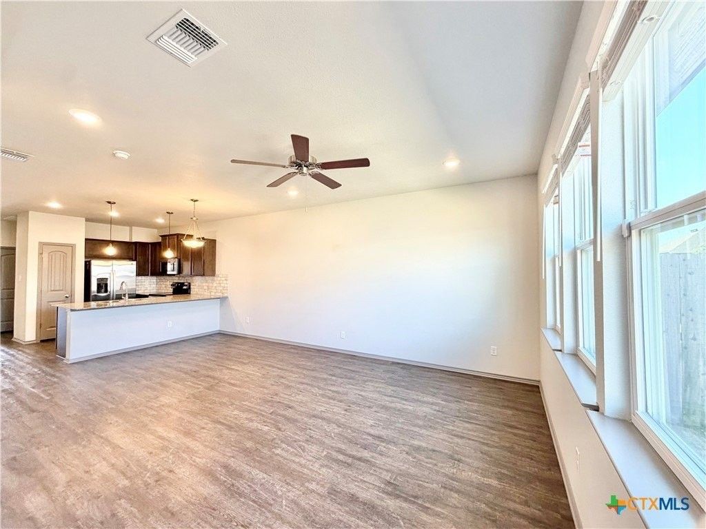 326 Green Valley Dr - Photo 4 of 18
