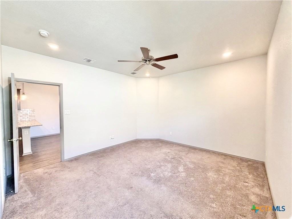 326 Green Valley Dr - Photo 7 of 18
